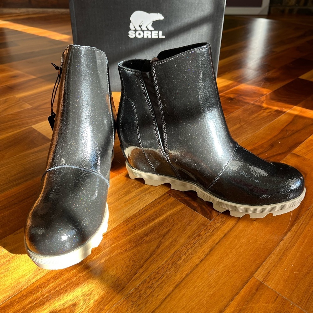 Sorel Joan of Artic Wedge II Zip youth boot, size 4 (big kid), NEW